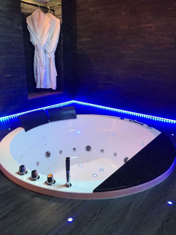 Le Chalet Loft And Spa Villeurbanne Kültér fotó